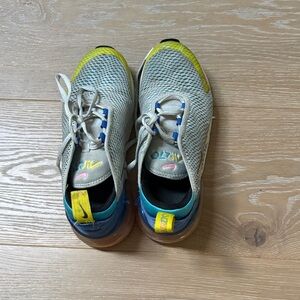 Nike Kids Size 2Y Multi-Color Athletic Shoes.